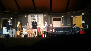 圖為龍華科大應外系第十六屆戲劇公演《THE MOUSETRAP》部分場景。