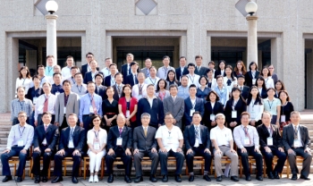 圖為龍華科大林如貞副校長（前排左四），獲選中華商管科技學會第五屆理事長，學會全體理監事會成員及幹部合影。