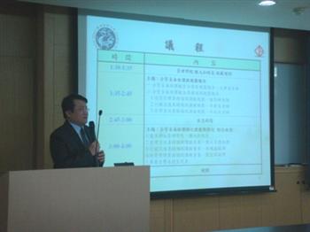 龍華科技大學企管系王世昌主任針對目前企管系本位課程整合發展規劃進行報告