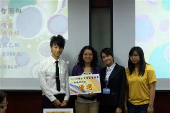 「心智圖應用組」優選得獎同學與博贊公司王心怡講師(左二)合照。