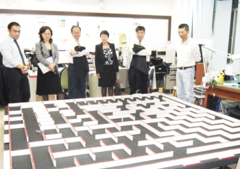 龍華科大電子系展示電子鼠走迷宮