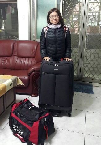 龍華科大應外系嚴珮慈同學收拾行李，前往美國交換