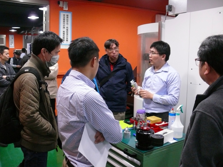 龍華科技大學廿六日舉辦多軸加工技術交流會，動態展示五軸加工機及車銑複合機應用與成果。