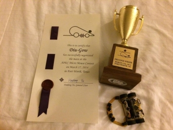 蔡欣翰同學獲頒第二名獎杯及參賽作品(電腦鼠 Diu-Gow)