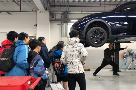 LHU collaborates with the Taipei City Government and Luxgen Motor to host an industry novice tour group visiting the electric vehicle industry.