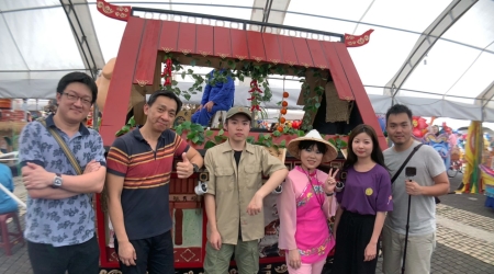 2019桃園閩南文化節首場《藝閣VS踩街》熱鬧登場，龍華師生參與藝閣車創作及編舞演出。