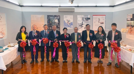 為促進台灣與澳門兩地文化交流，龍華科大文創系「不同凡響」展覽，開幕剪綵貴賓合影。