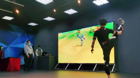 新北學子赴龍華科大體驗AR/VR，並透過3D人物建模及動畫模擬，了解如何製作3D動畫。