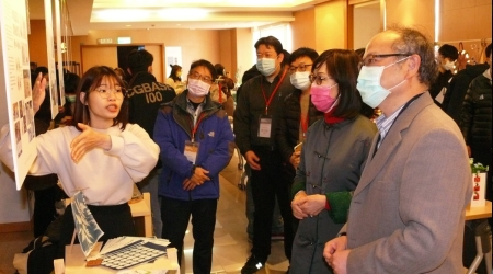 龍華科大《初聲之獨》課程聯展，文創系師生走出校園體現教育價值。