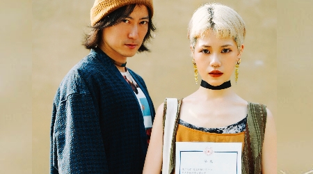 龍華科大文創系陳韻筑(右)，由系上張仁礦老師(左)指導，以作品「村上春樹的告別式」，榮獲第五屆村上春樹微電影比賽第一名。