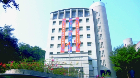 2020《Cheers》企業最愛碩士生，龍華科大勇奪全國私立科大第一。