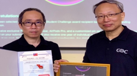 龍華科大遊戲系碩士生陳廣隆（左），由梁志雄老師指導，獲蘋果2023全球Swift Student Challenge國際大賽優選。
