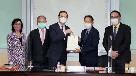 泰駐台代表曾德榮(右2)參訪龍華科大,董事長孫道亨(左3)率一級主管熱情歡迎。 泰駐台代表曾德榮(右2)參訪龍華科大,董事長孫道亨(左3)率一級主管熱情歡迎。