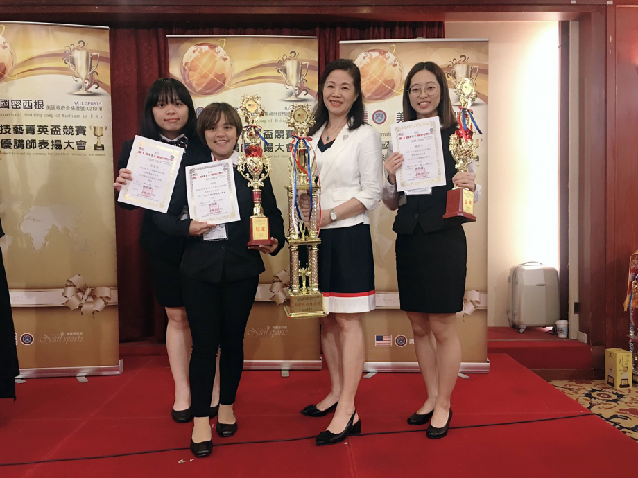 龍華科大觀休系老師鍾涓涓(右2)，指導學生參加MNS國際菁英盃獲佳績。