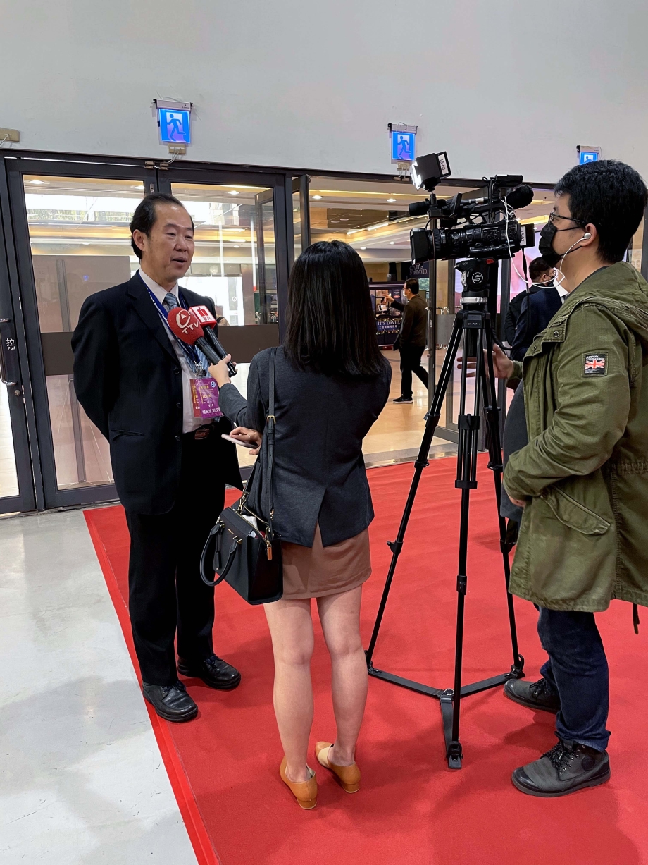 龍華科大楊安渡助理副校長接受媒體專訪。