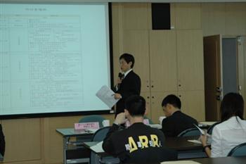 國立臺北護理學院蔡維河博士主持企業實務座談，議題為「專案管理實務應用趨勢」