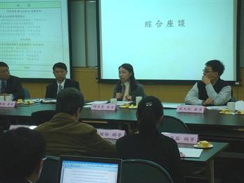 鼎新電腦知識學院陳采青總經理(中)針對本位課程規劃提出建議