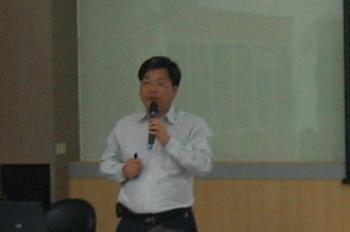 龍華科大邀請華新麗華科技(股)公司柯振南專案經理就「物流管理實務探索」發表專題演講