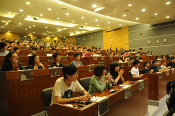 大陸學生踴躍出席座談會