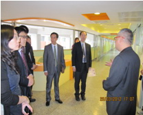 龍華科大職能認證中心陳愷主任說明展示中心的特色與功能