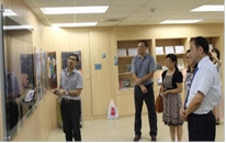 龍華科大三創中心執行長范凱棠博士向參訪貴來賓簡介該中心的特色與成果