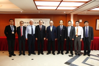 龍華科大葛自祥校長(右五)與上海第二工業大學來賓合影留念