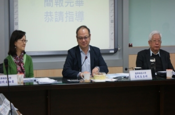 龍華科技大學葛自祥校長 (中)、林如貞副校長(左)及丁鯤副校長(右)共同主持會議