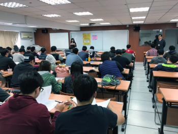 圖為電腦技能基金會中文能力測驗中心在龍華科大舉辦中文聽力理解能力測驗預試，吸引同學踴躍出席。
