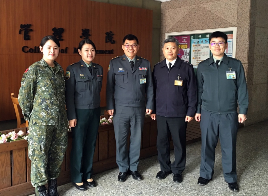 陸軍後勤部綜合計畫處黃上校，帶領單位招募小組人員拜會龍華科技大學。