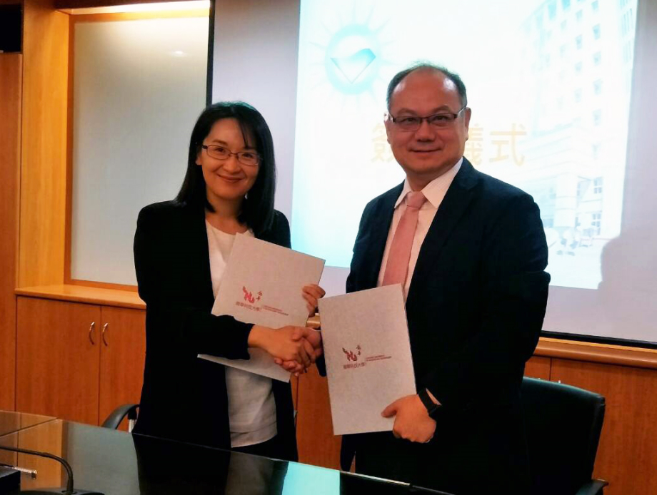 龍華科大校長葛自祥與桃青年局顏蔚慈局長簽署合作意向書，共同培育AI產業人才。