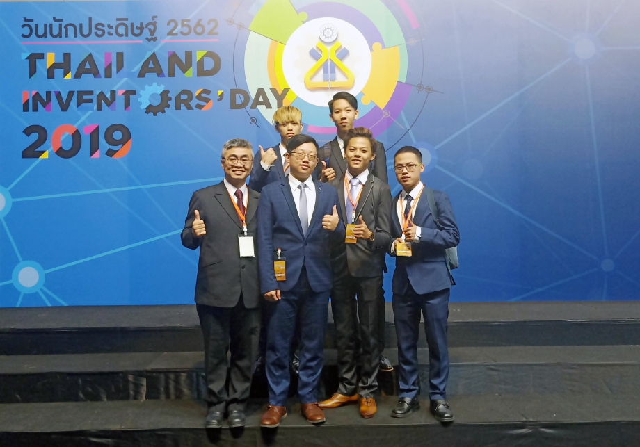 龍華科大五專生參加2019泰國國際發明展，展現扎實技術與創新研發實力。
