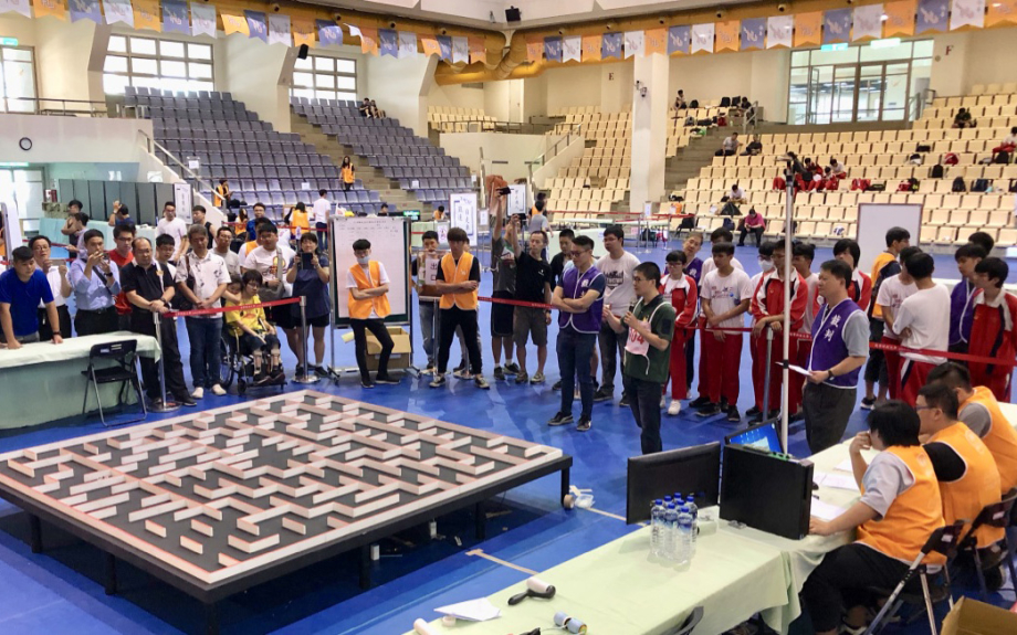 龍華科大承辦2019第十五屆「單晶片電腦鼠暨智慧輪型機器人國內及國際競賽」實況。