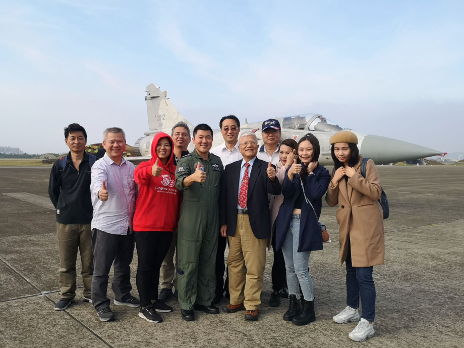 龍華企管系師生參訪新竹空軍基地，對空軍任務與國軍保家衛國辛勞，有更深刻認識。