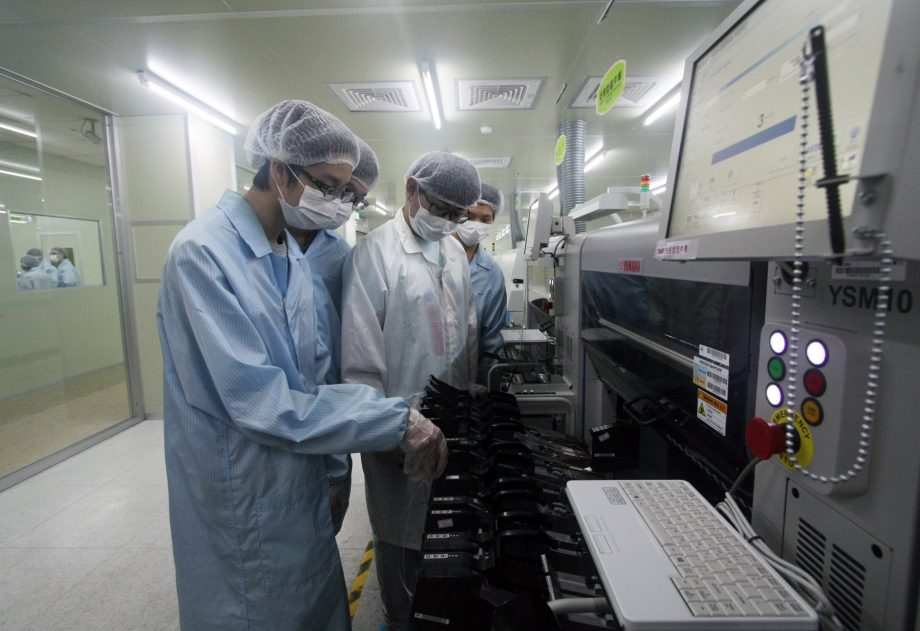 龍華科大3D數位電路板暨智慧製造類產線工廠，提供學子PCB產線實作場域。
