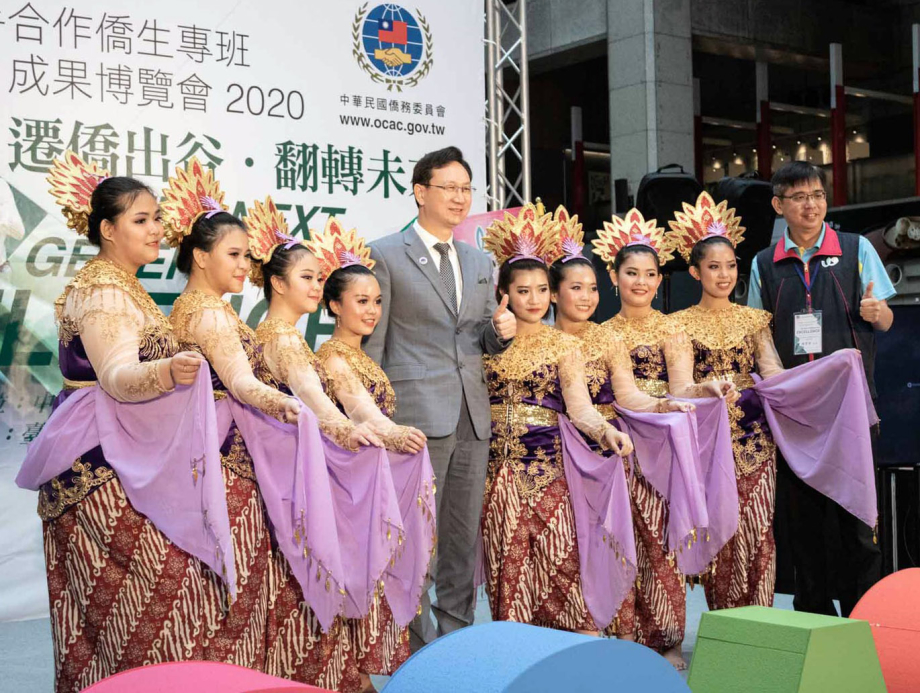 僑生迎賓舞蹈表演洋溢濃郁東南亞風情。