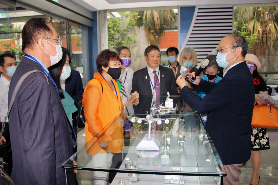 亞洲台灣商會參訪龍華科大創意成型中心。