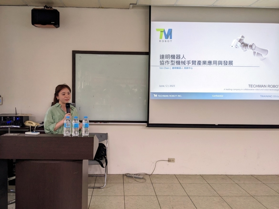 達明機器人公司陳怡卉課長說明協作型機器手臂產業發展趨勢。