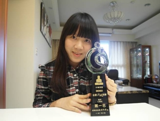 龍華科大應外系蕭薇鈺同學榮獲「101年全國語文競賽寫字項目」冠軍