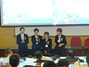 龍華科大應外系學生(左至右:黃竹筠、林哲綾、高千涵、王(王季)媛)以「Crystal City」獲得英語相關科系組第二名