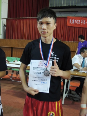 龍華科大陳麒智同學得到散打搏擊錦標賽男子組56公斤量級亞軍