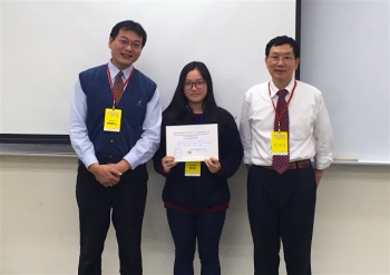 圖為龍華科大文創系學生參加台灣教育傳播暨科技學會2017年國際學術研討會，作品〈親愛的陌生人〉在媒體競賽組獲得佳作。