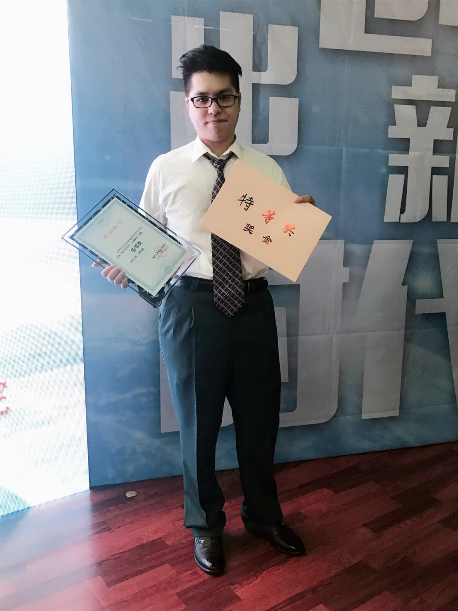 龍華科大國企系學生陳魏鎰、黃于哲，參加海峽兩岸大學生創業大賽，獲頒最高榮譽特等獎。