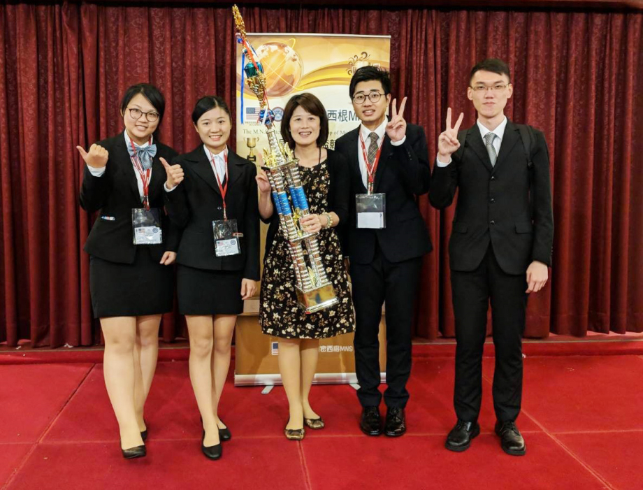 龍華科大觀休系、文創系學生，由謝美婷老師指導，參加MNS國際菁英盃大賽，獲得佳績。 