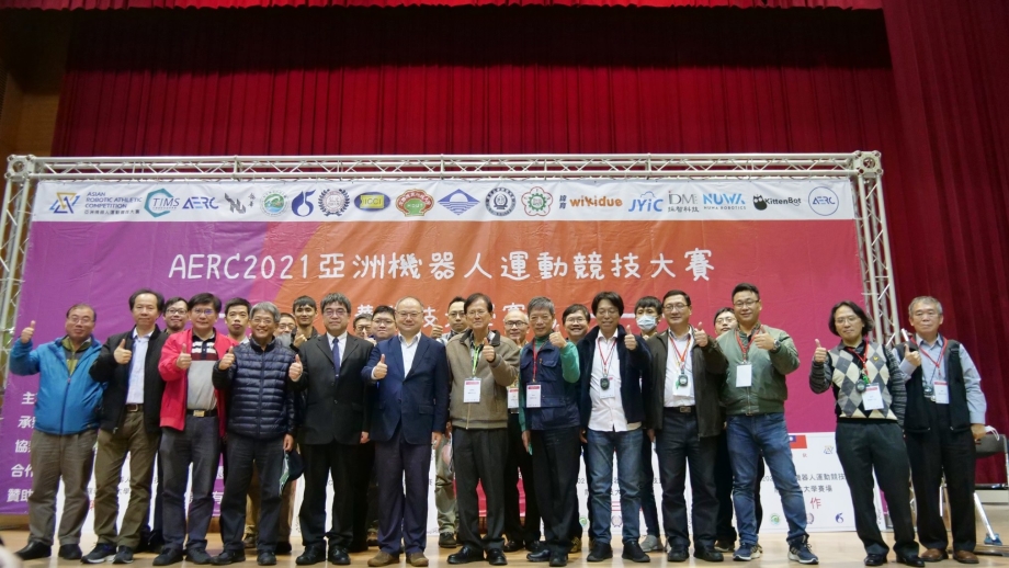 龍華科大電機系張明弘團隊今年是第三年協辦亞洲機器人競技大賽賽事。