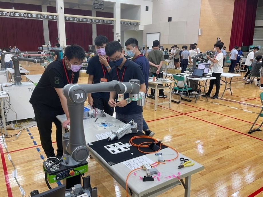 龍華科大機械系學生團隊參加2022全國智慧製造競賽實況。