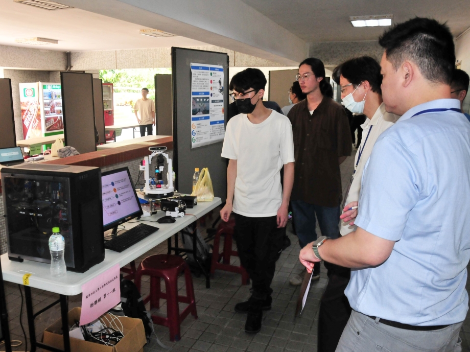 龍華科大工程學院PBL物聯網跨領域專班成果展，讓各組團隊互相觀摩和學習。