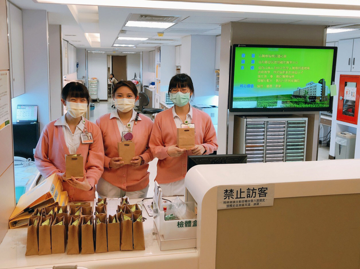 龍華科大資管系「益幸福」志工隊，募集愛心護手霜，以實際行動力挺防疫前線。