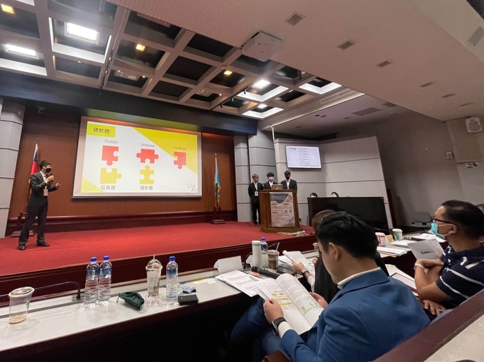2022中正大學全國大專院校創新創業競賽，龍華科大學生團隊參進行簡報並回答評審提問。