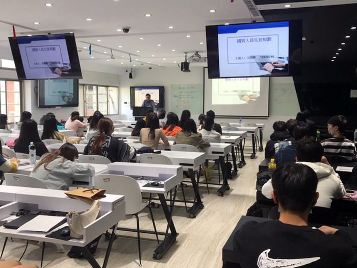 龍華科大去年斥資逾六百萬元,為國企系師生建置國際市場開發專業教室。