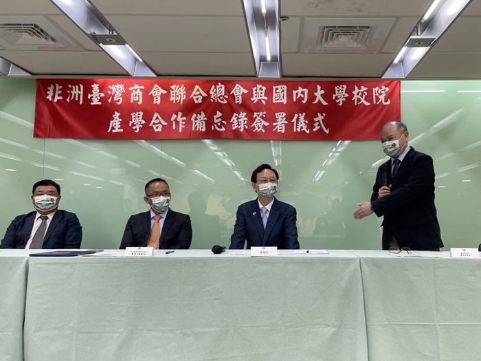 葛校長強調，龍華科大近年來積極促進海外教育交流及產業人才培育，為海外台商企業培育技術實務人才。